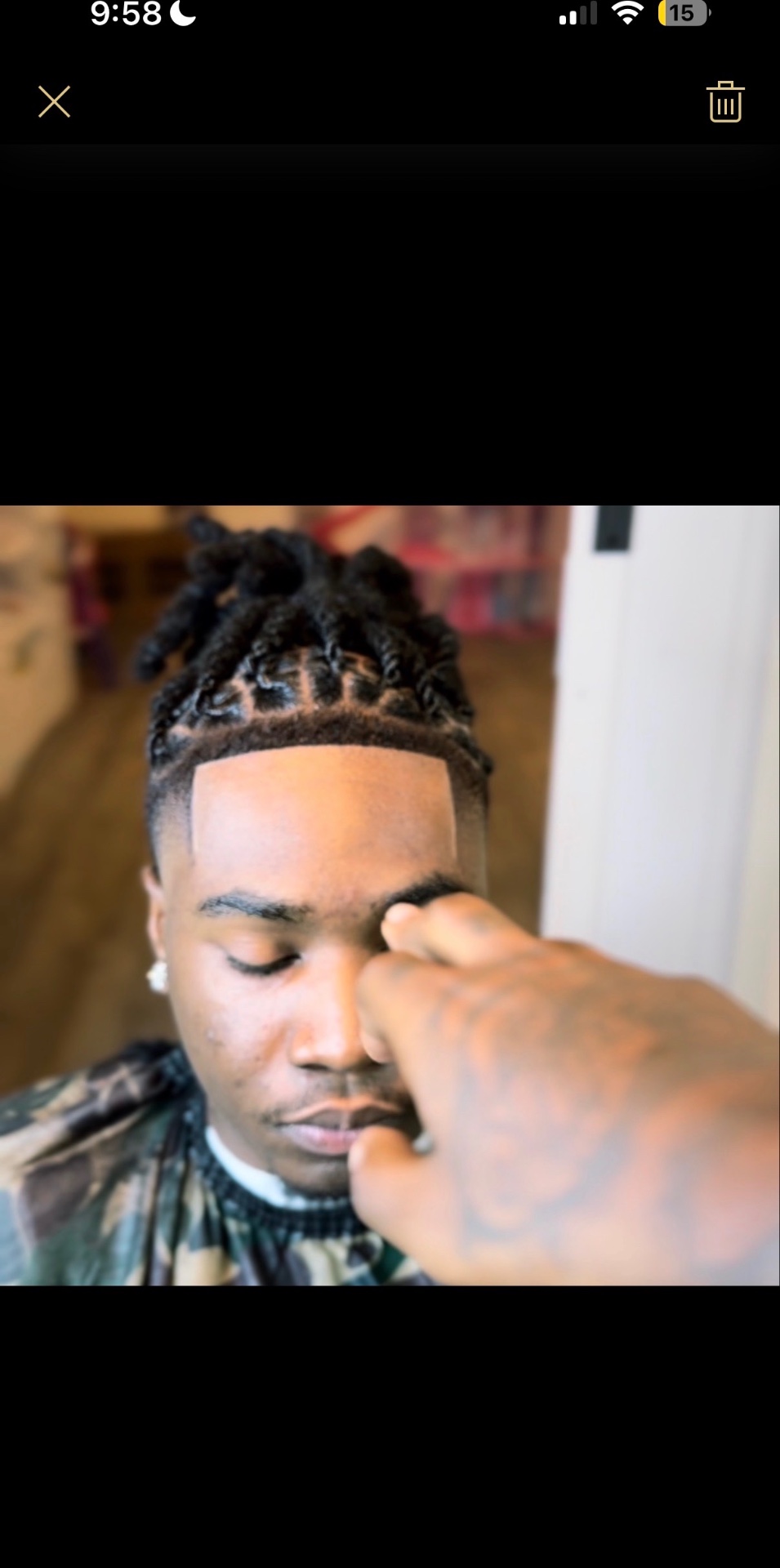 Twist top with razor-sharp lineup